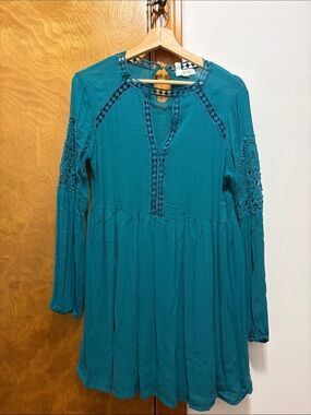 Taylor & Sage Teal Crochet-Trim Long Sleeve Tunic